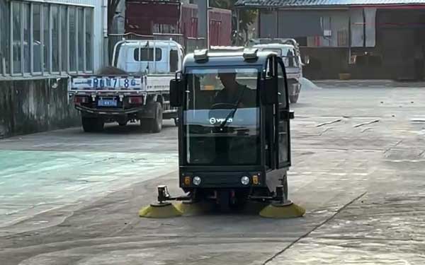 工廠車間使用電動掃地車有哪些特征優勢 工廠車間使用電動掃地車有哪些特征優勢