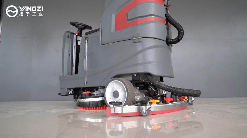 為什么電動(dòng)洗地機(jī)是最好的倉(cāng)庫(kù)洗地機(jī)