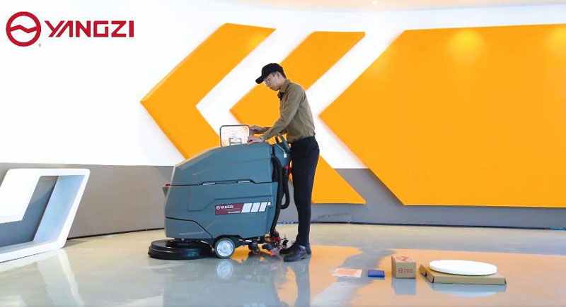 手推式洗地機(jī)如何正確獲得雙重保護(hù) 手推式洗地機(jī)如何正確獲得雙重保護(hù)