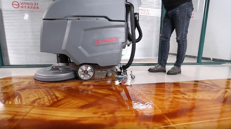 您的地板適合使用洗地機嗎 您的地板適合使用洗地機嗎