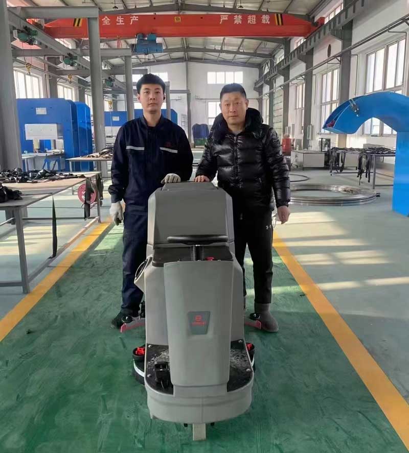 維護您的自動洗地機 維護您的自動洗地機