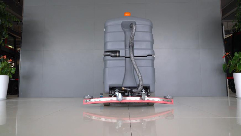 地庫難清潔？試試揚子X8駕駛式洗地機！